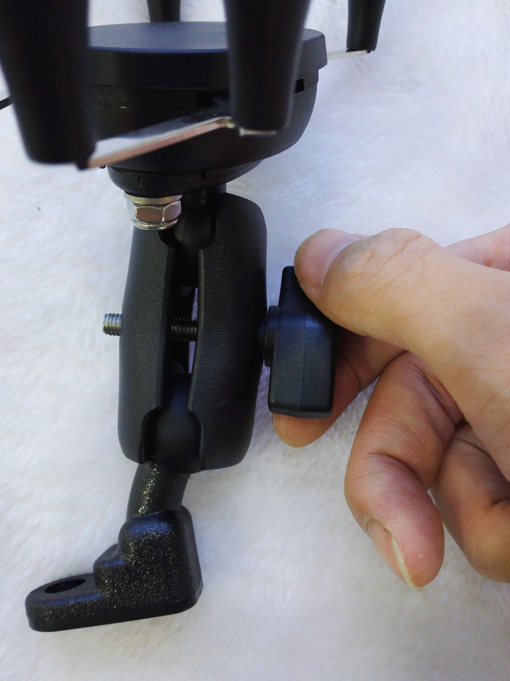 CURVAS ATELIER Universal Anti-Theft Phone Holder for Motorcycles & Bikes